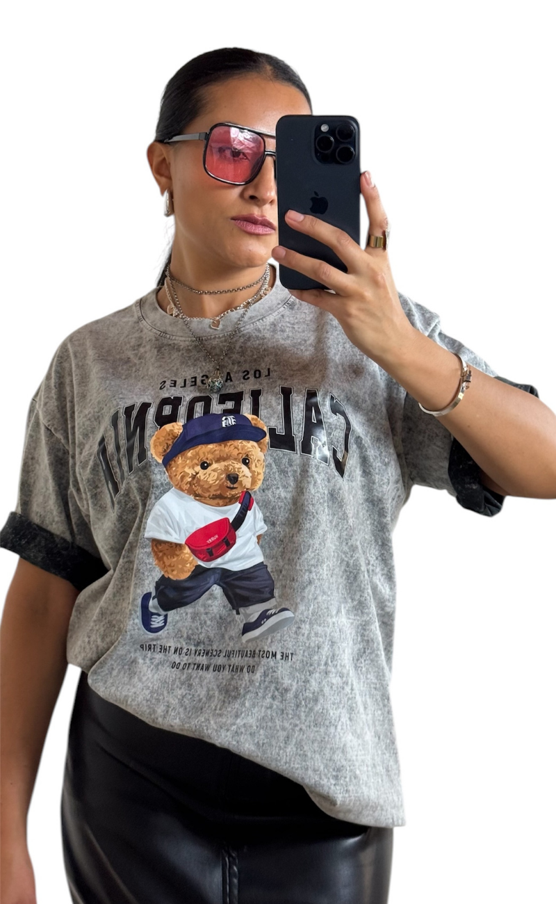 Camiseta oversize gris humo con estampado de osito