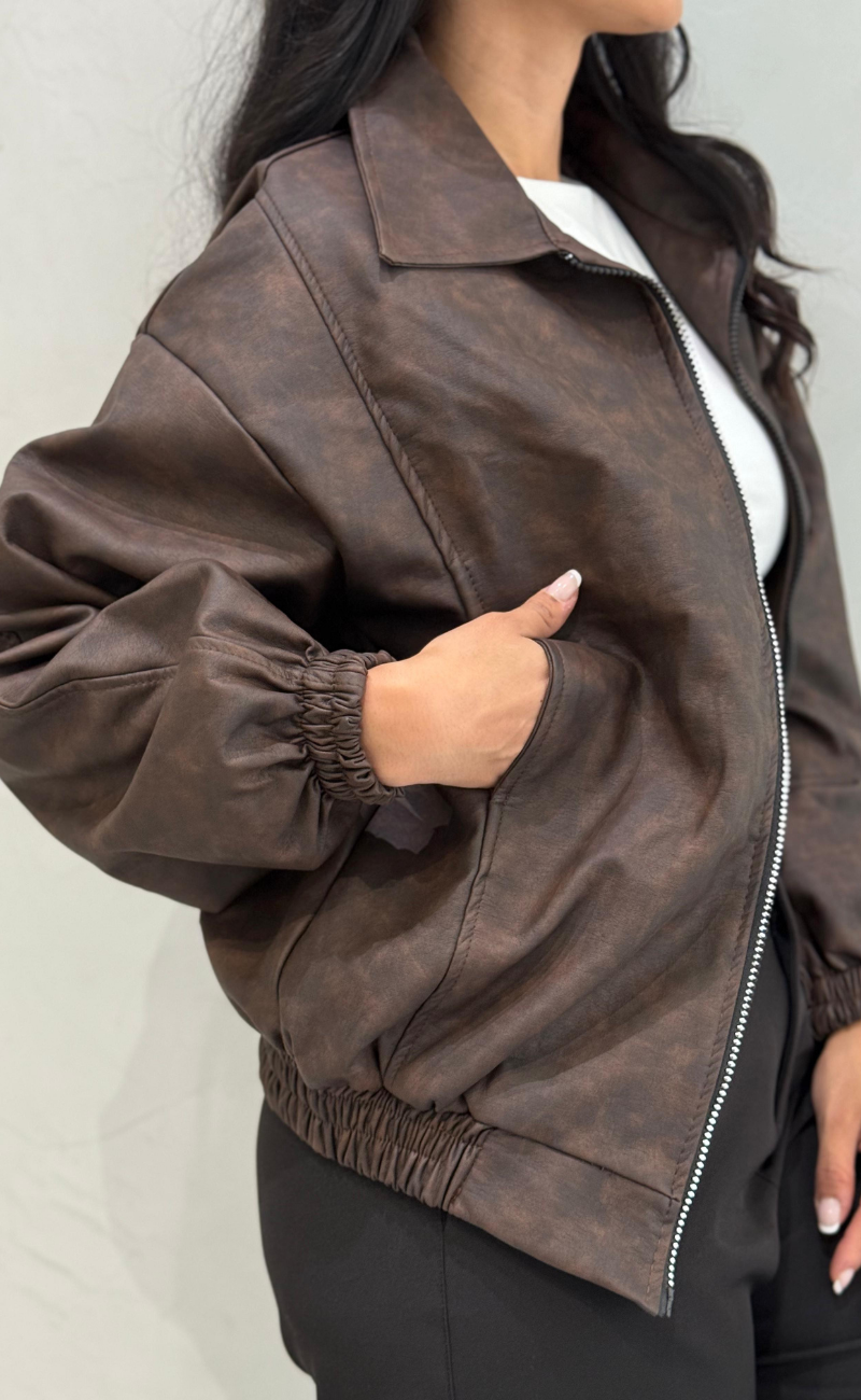 Chaqueta en cuerotex color café y negro