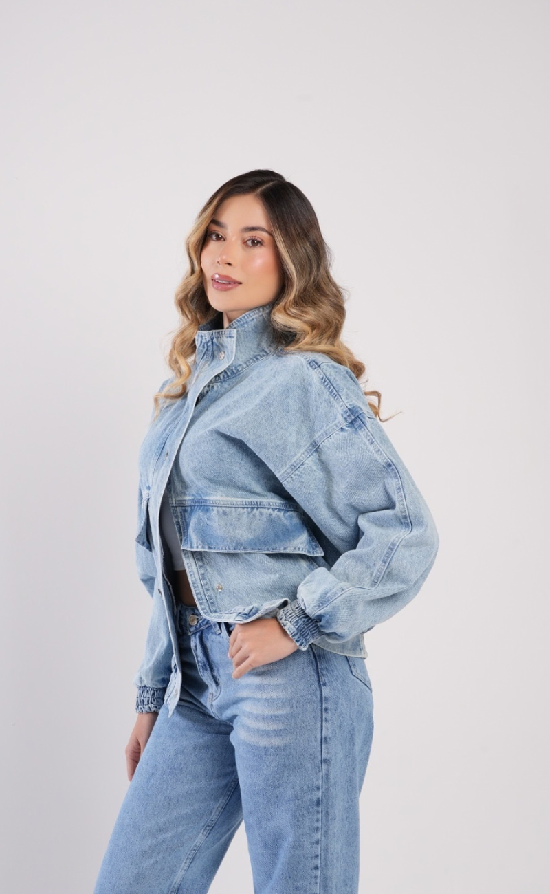 Chaqueta oversize de jean rígido color hielo