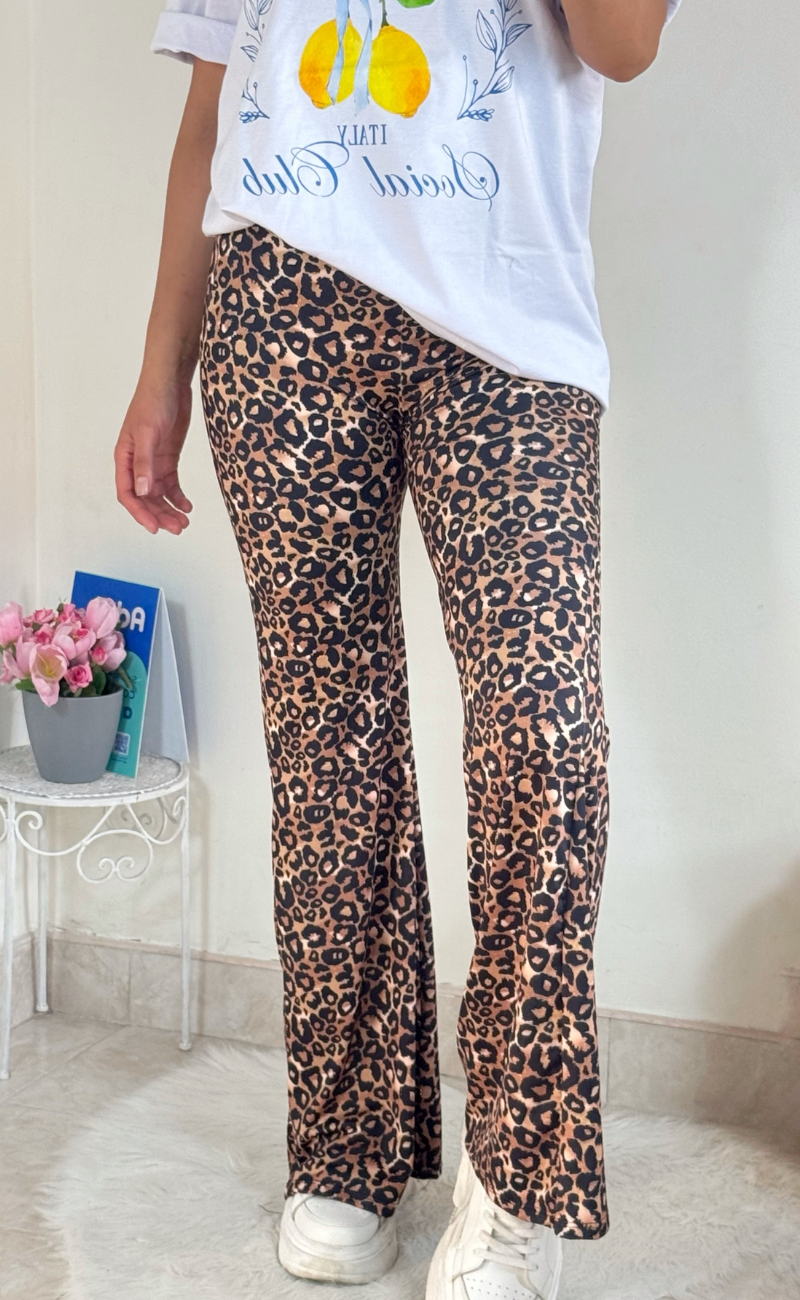 Pantalón tiro alto en acetato con estampado animal print