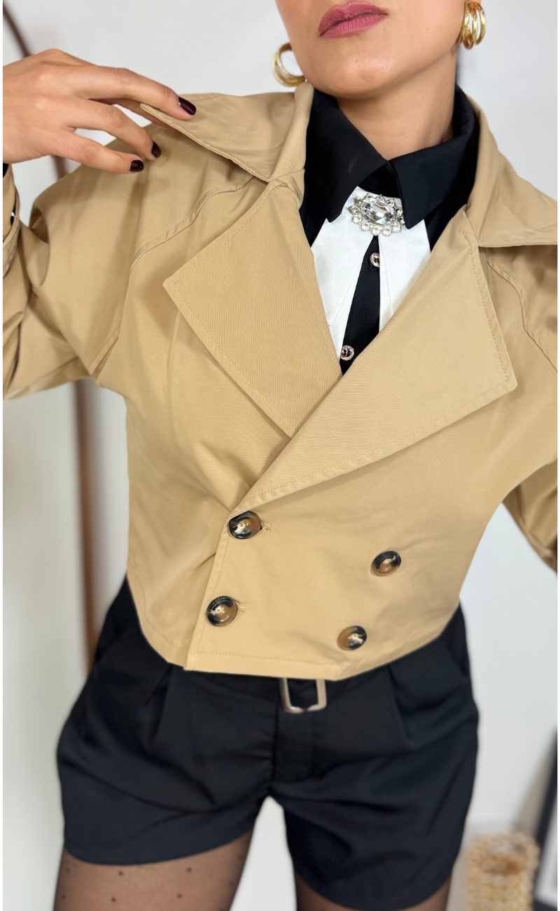 Trench corto clásico en gabardina