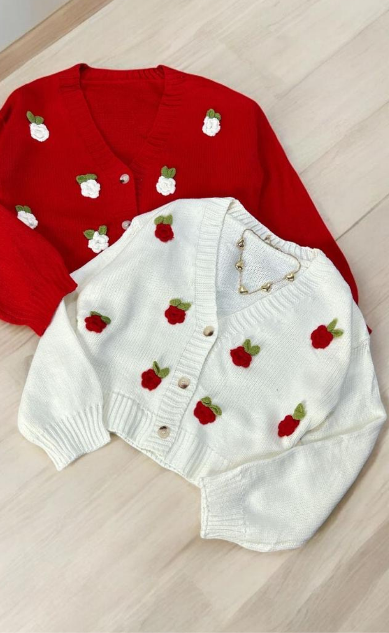 Saco tejido en hilo con flores aplicadas