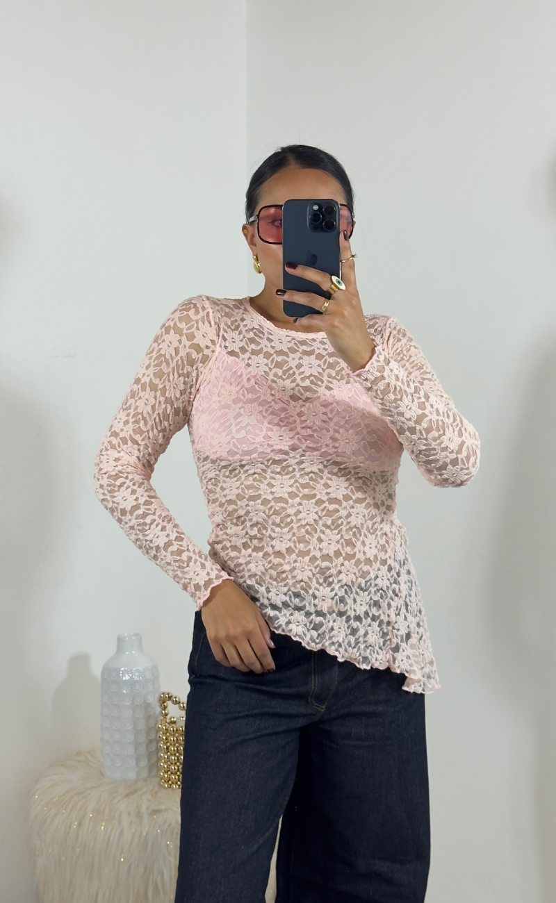 Blusa Blonda Licrada con Corte Asimétrico