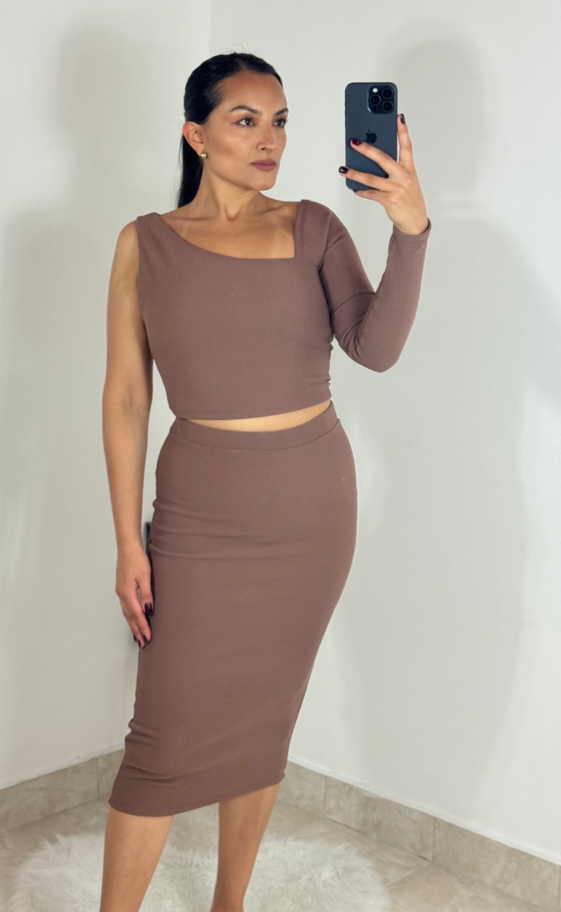 Set Blusa Asimétrica y Falda Midi Rib Café Claro