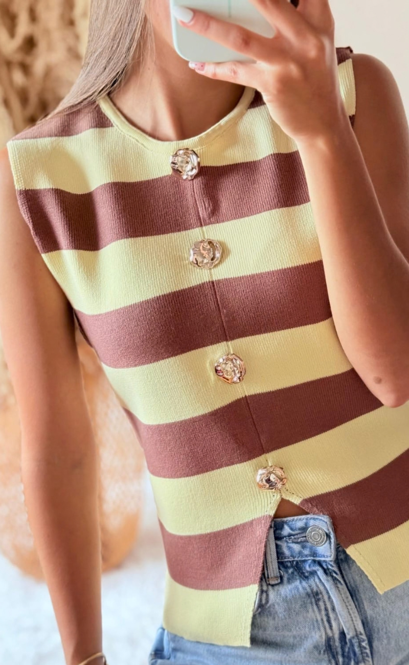 Chaleco Tejido en Hilo con Spandex y Botonera Martillada