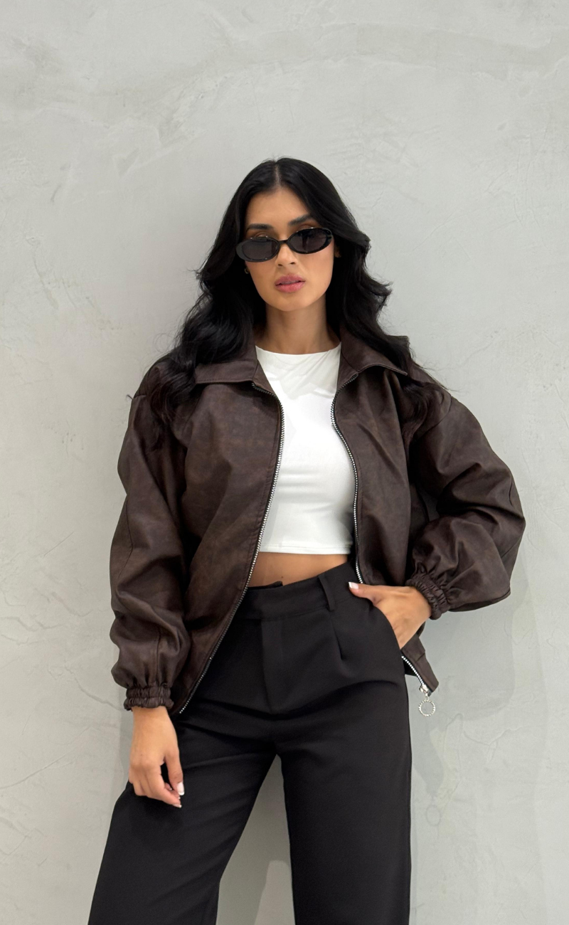 Chaqueta en cuerotex color café y negro