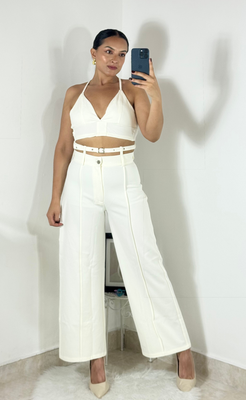 Set elegante de pantalón tiro alto y top escote en V en paño ligero