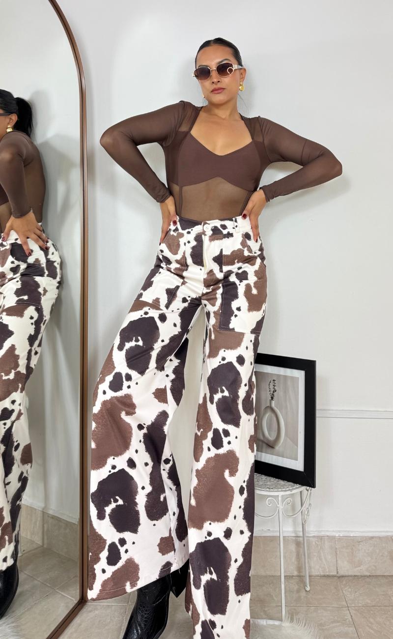 Pantalón cow print de tiro alto en dril