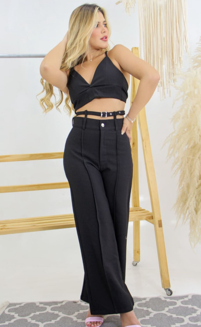 Set elegante de pantalón tiro alto y top escote en V en paño ligero