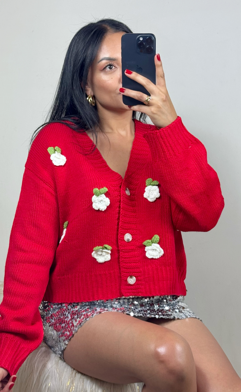 Saco tejido en hilo con flores aplicadas